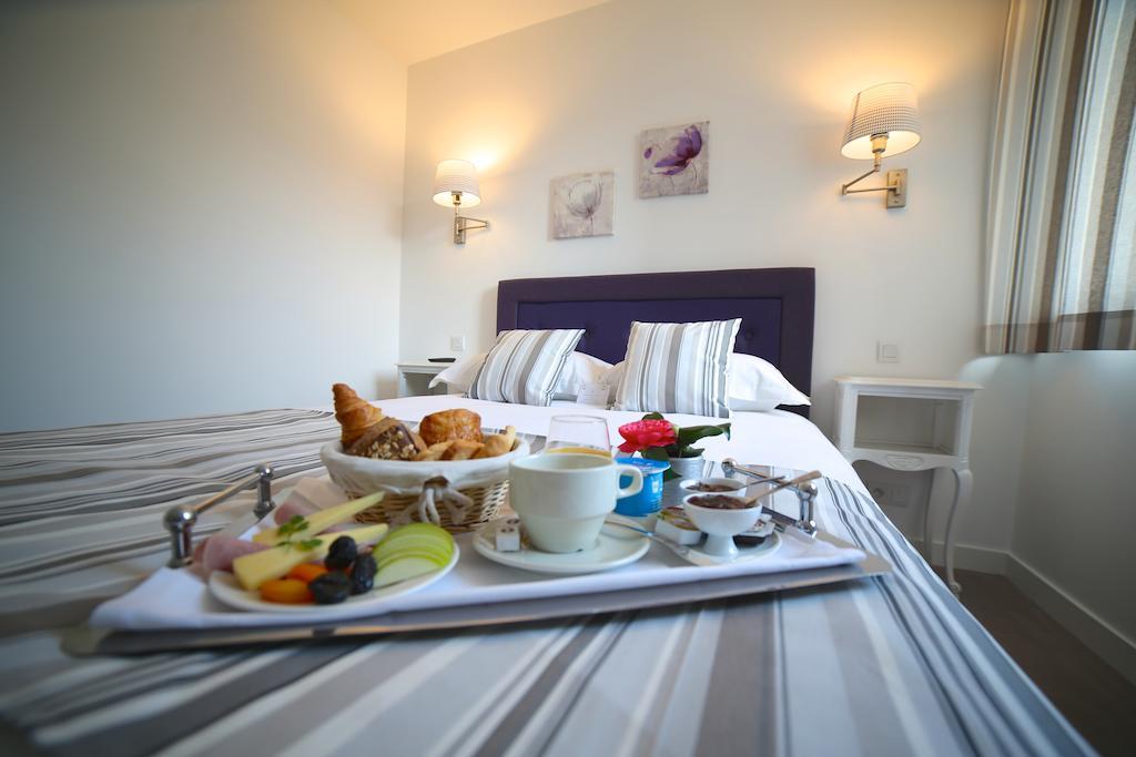 Saint-Hilaire-du-Harcouët Hotel Restaurant Le Lion D'Or חדר תמונה