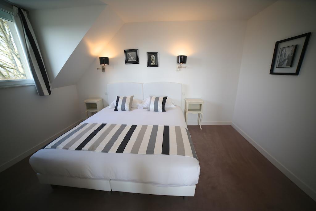 Saint-Hilaire-du-Harcouët Hotel Restaurant Le Lion D'Or חדר תמונה