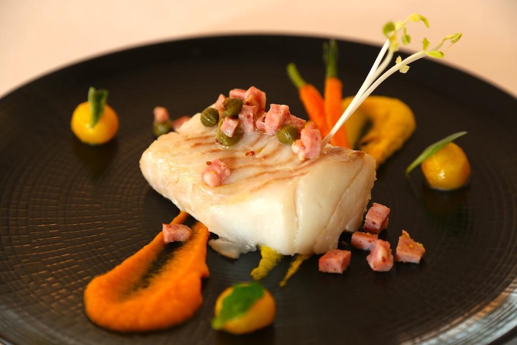 Saint-Hilaire-du-Harcouët Hotel Restaurant Le Lion D'Or מראה חיצוני תמונה