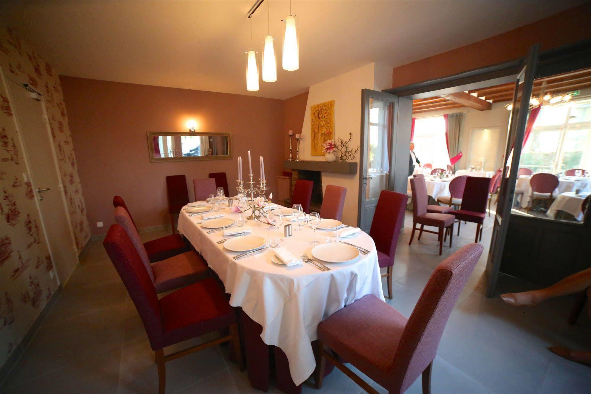Saint-Hilaire-du-Harcouët Hotel Restaurant Le Lion D'Or מראה חיצוני תמונה