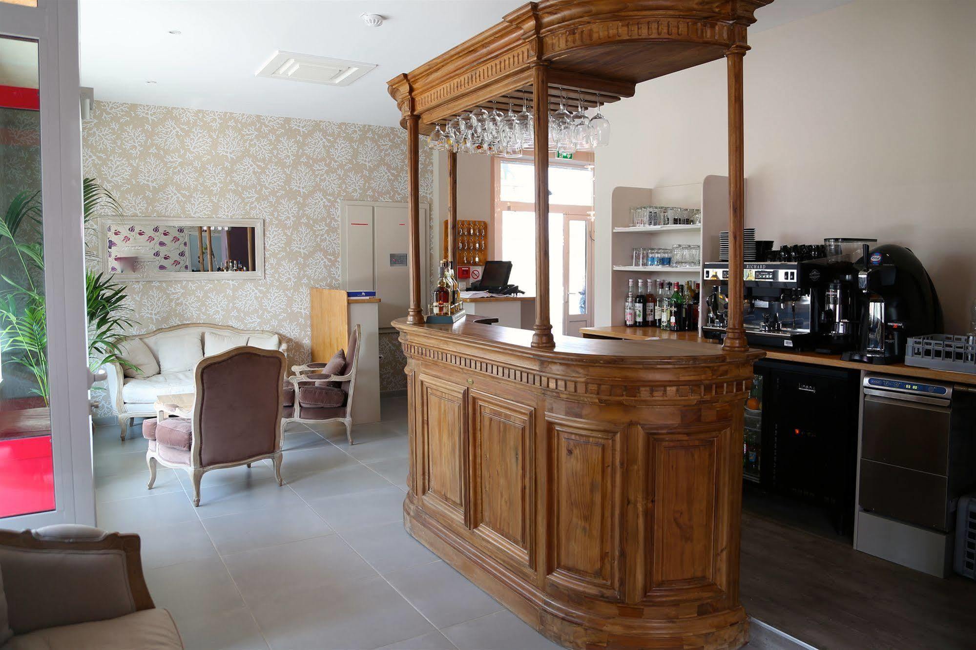 Saint-Hilaire-du-Harcouët Hotel Restaurant Le Lion D'Or מראה חיצוני תמונה