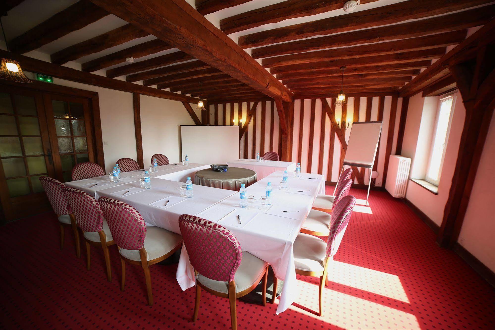 Saint-Hilaire-du-Harcouët Hotel Restaurant Le Lion D'Or מראה חיצוני תמונה